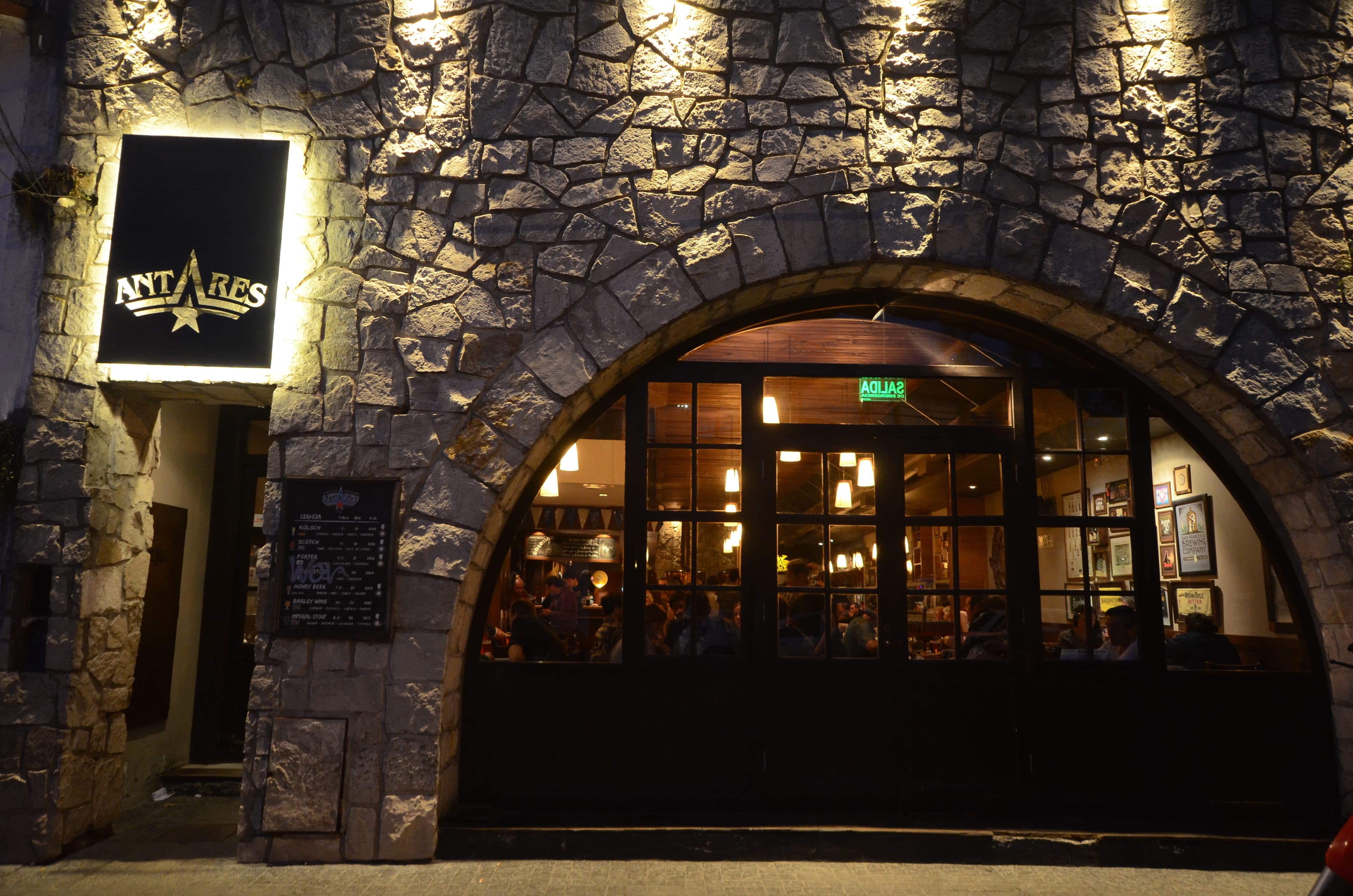 1998 - Apertura del primer BrewPub de Antares en Mar del Plata